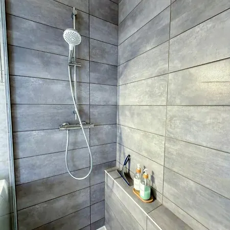 Proche Thermes, Lave-Linge, Garage, 1-2 Peoples